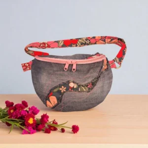 Banane upcyclée jean et tissu fleuri vert et rouge