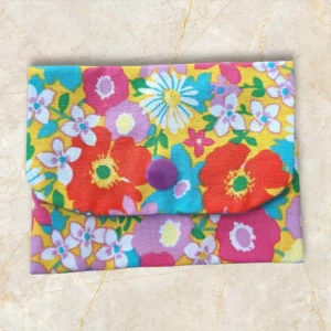 Porte-cartes motifs fleurs hippie