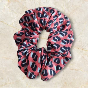 chouchou artisanal en tissu cousu main en Bretagne It's Cré'Azi léopard rose