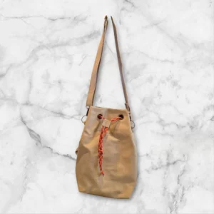 sac seau artisanal simili croco tissu fleuri rouge fabriqué en Bretagne